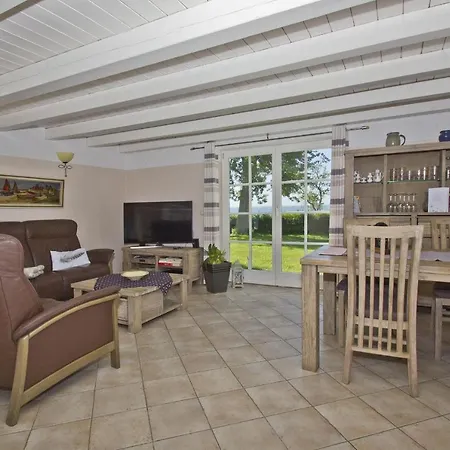 Gutshof Ostseeblick Ferienwohnung 01 * Neuendorf