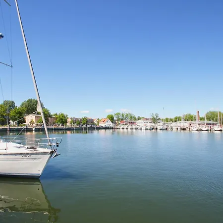 Gutshof Ostseeblick Ferienwohnung 01 * Neuendorf