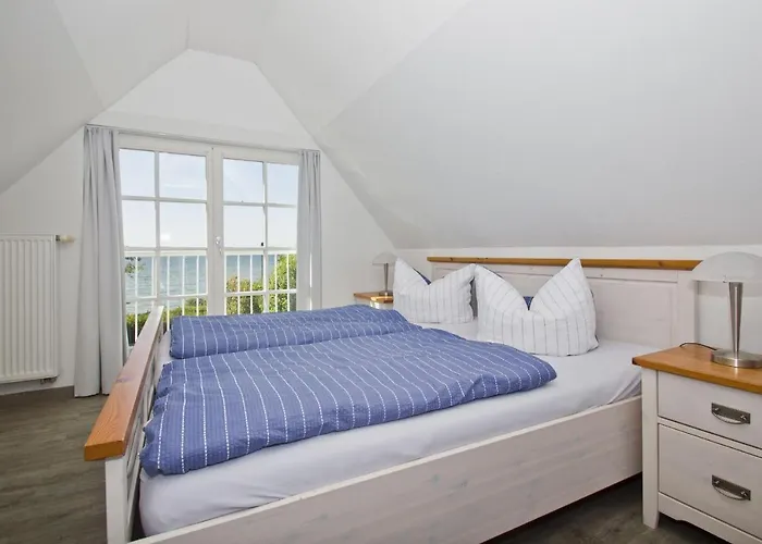 Gutshof Ostseeblick Ferienwohnung 01 * Neuendorf (Rugen)