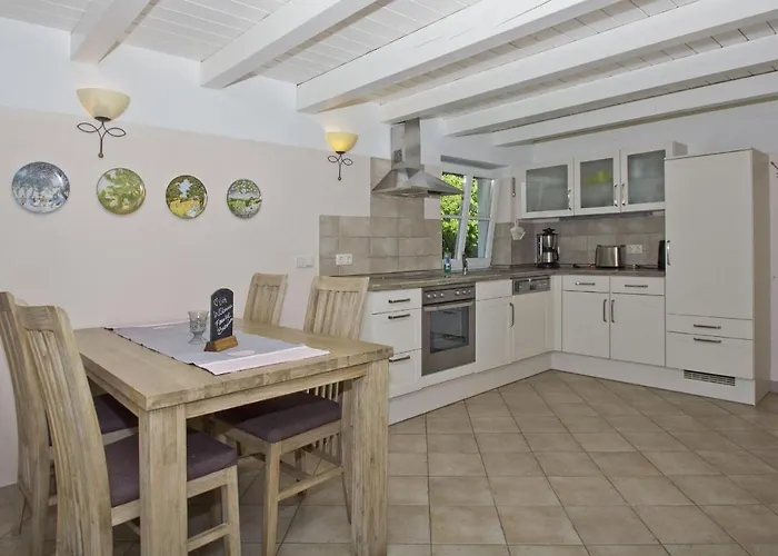 Daire Gutshof Ostseeblick Ferienwohnung 01