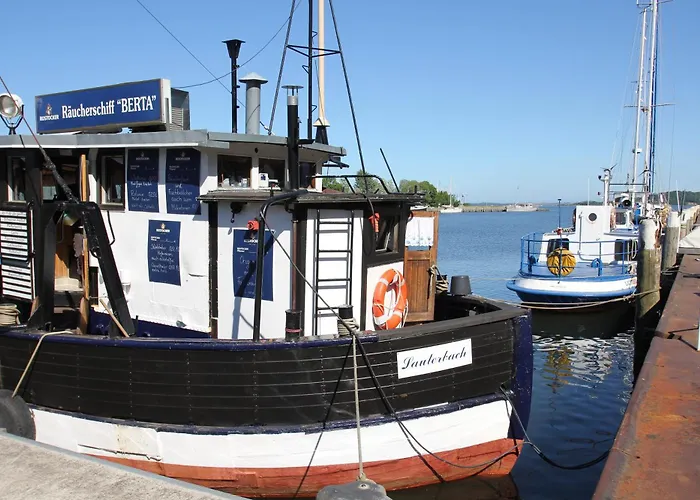 Daire Gutshof Ostseeblick Ferienwohnung 01 *