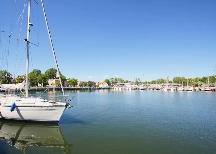 Gutshof Ostseeblick Ferienwohnung 01 * Neuendorf (Rugen)
